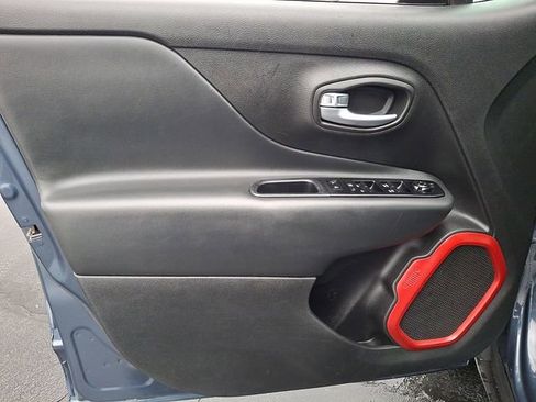 Used 2020 Jeep Renegade Trailhawk image 12