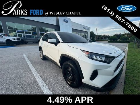 Used 2022 Toyota RAV4 LE FWD image 5