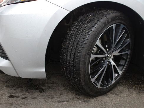 Used 2020 Toyota Camry SE w/ Sunroof Package image 38