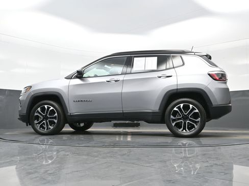 Used 2022 Jeep Compass Limited AWD/4WD image 30