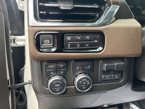Used 2025 GMC Yukon XL Denali Ultimate w/ LPO, Floor Liner Package AWD/4WD image 16