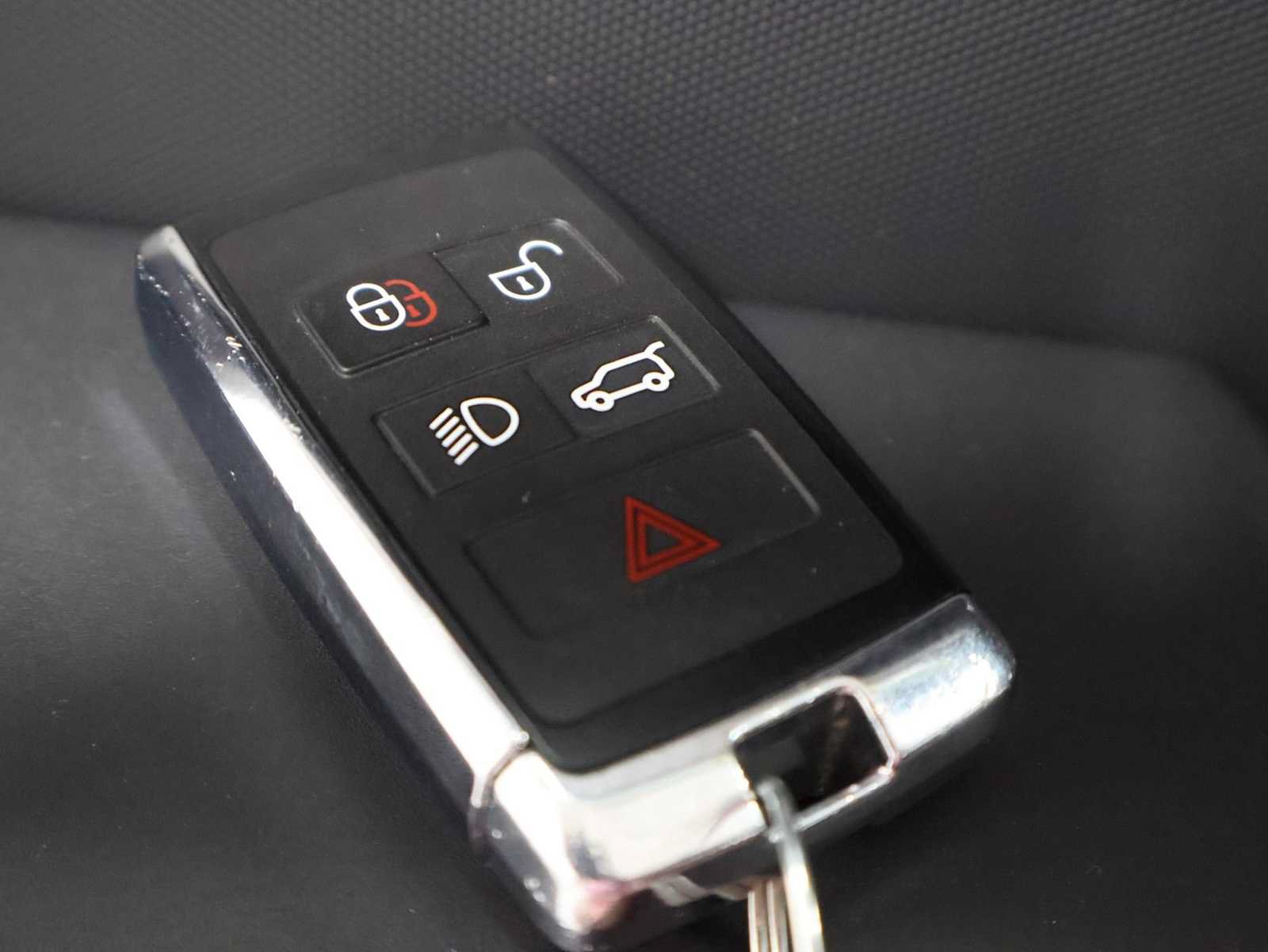 Used 2024 Land Rover Defender 110 X-Dynamic SE AWD/4WD image 41