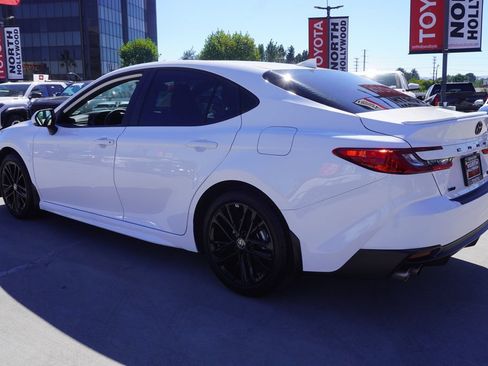 Used 2025 Toyota Camry SE FWD image 5