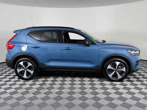 Used 2024 Volvo XC40 B5 Core AWD/4WD image 5