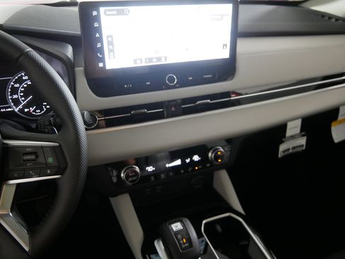 New 2025 Mitsubishi Outlander SE image 5