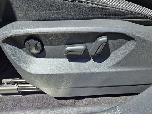 Used 2021 Volkswagen Atlas Cross Sport SE w/ Panoramic Sunroof Package FWD image 29
