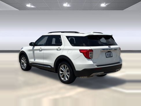 Used 2021 Ford Explorer XLT w/ Equipment Group 202A RWD image 3