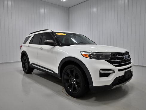 Used 2021 Ford Explorer XLT w/ Equipment Group 202A AWD/4WD image 3