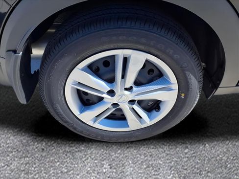 New 2025 Nissan Kicks Play S image 7