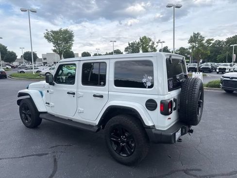 Used 2021 Jeep Wrangler Unlimited Sahara AWD/4WD image 5
