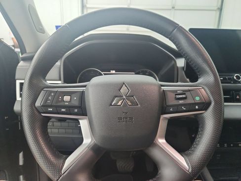 Used 2025 Mitsubishi Outlander SE AWD/4WD image 23