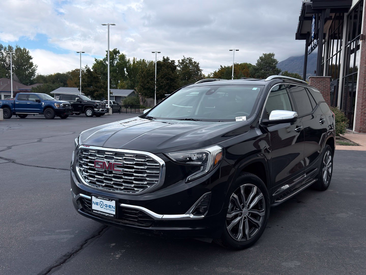 Used 2019 GMC Terrain Denali w/ LPO, 'HIT The Road' Package AWD/4WD image 4