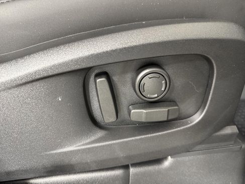 Certified 2025 Land Rover Defender 110 S image 33