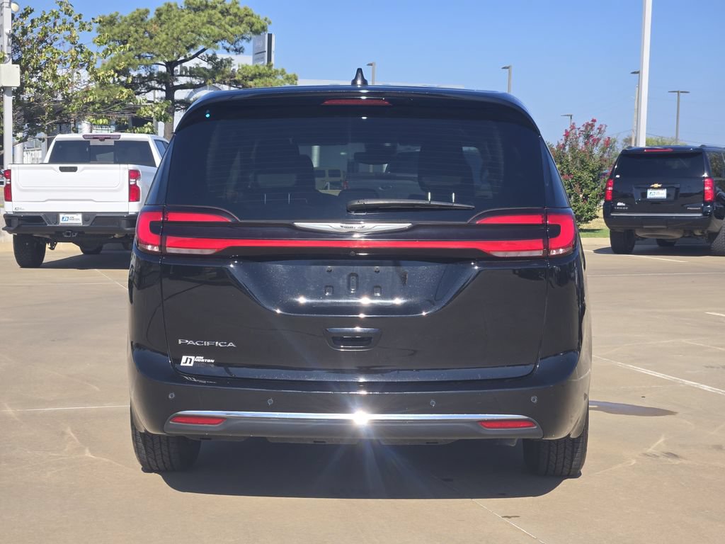 Used 2024 Chrysler Pacifica Touring-L FWD image 6