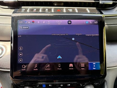 Used 2025 Jeep Grand Cherokee Limited w/ Luxury Tech Group II image 25