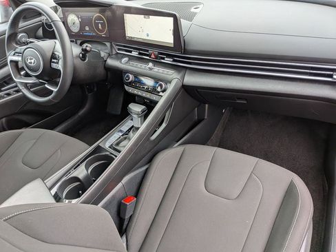 Used 2025 Hyundai Elantra SEL image 25