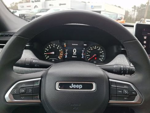 Used 2024 Jeep Compass Latitude AWD/4WD image 19