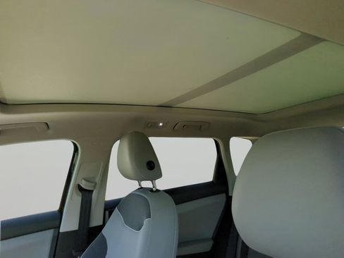 Used 2023 Volkswagen Taos SE w/ Panoramic Sunroof Package FWD image 19