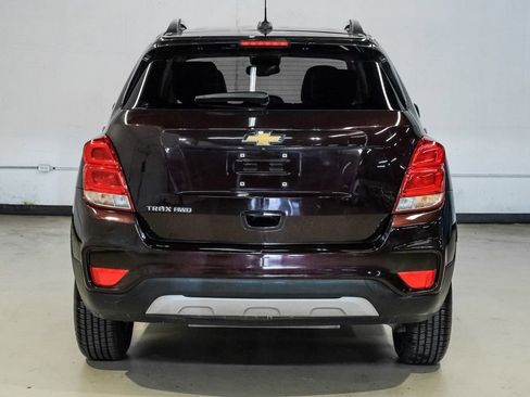 Used 2022 Chevrolet Trax LT w/ LT Convenience Package AWD/4WD image 11