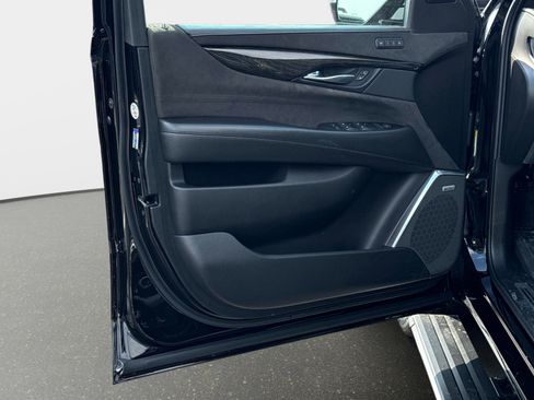 Used 2018 Cadillac Escalade Platinum image 16