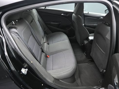 Used 2018 Chevrolet Cruze LT w/ Convenience Package image 32
