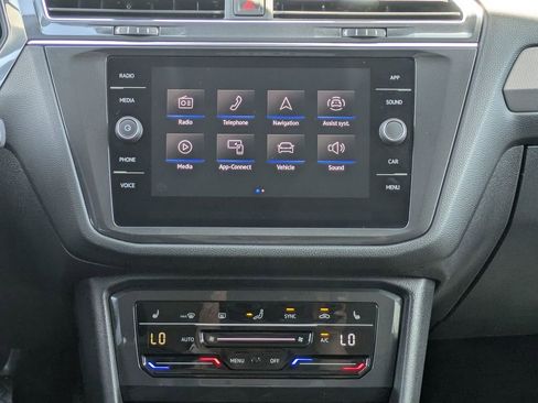 Used 2023 Volkswagen Tiguan SE AWD/4WD image 17