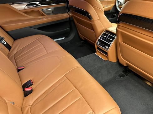 Used 2022 BMW 740i w/ M Sport Package image 30