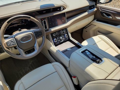 Used 2024 GMC Yukon XL Denali w/ Denali Reserve Package AWD/4WD image 26