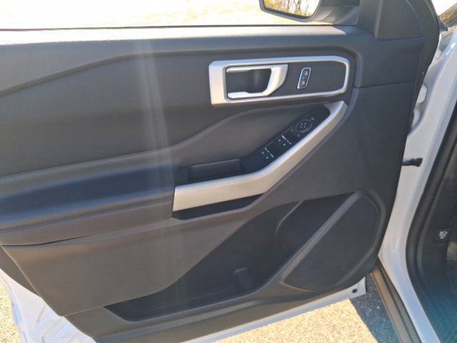 Used 2020 Ford Explorer XLT AWD/4WD image 11