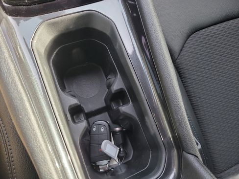 Used 2025 Jeep Compass Latitude image 24