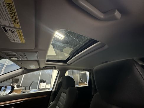 Used 2017 Honda CR-V EX image 17