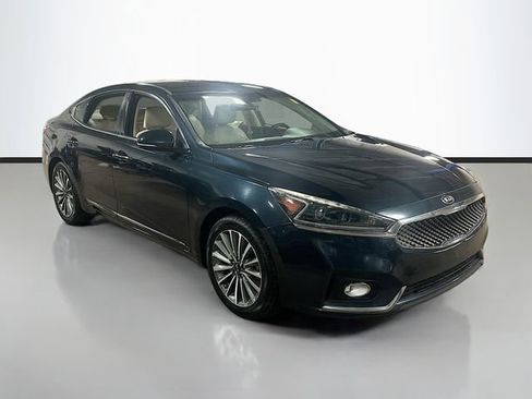 Used 2017 Kia Cadenza Premium image 3