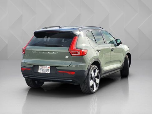 Certified 2023 Volvo XC40 Recharge Ultimate image 4