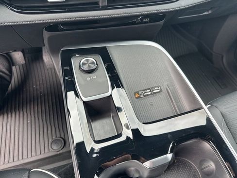 Used 2025 Buick Enclave Sport Touring w/ Power Package image 17