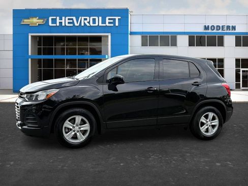 Used 2022 Chevrolet Trax LS w/ Tint and Cruise Package FWD image 1