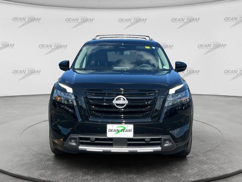 Used 2025 Nissan Pathfinder Platinum w/ Black Appearance Package AWD/4WD image 2