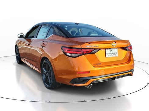 Used 2025 Nissan Sentra SR w/ SR Premium Package image 3