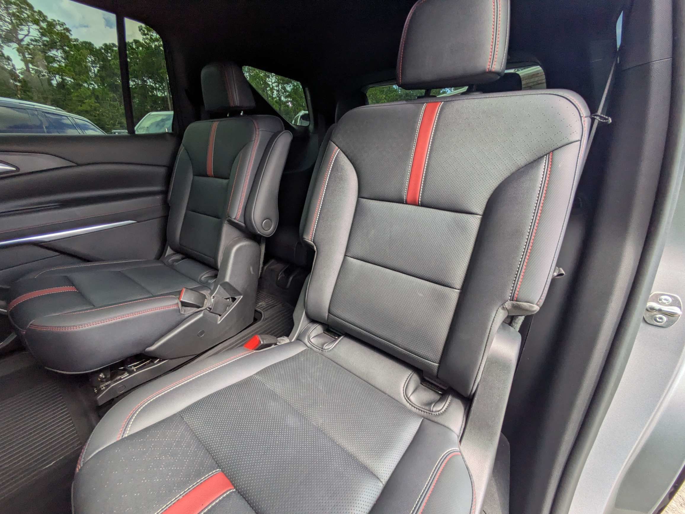 Used 2024 Chevrolet Traverse RS FWD image 10