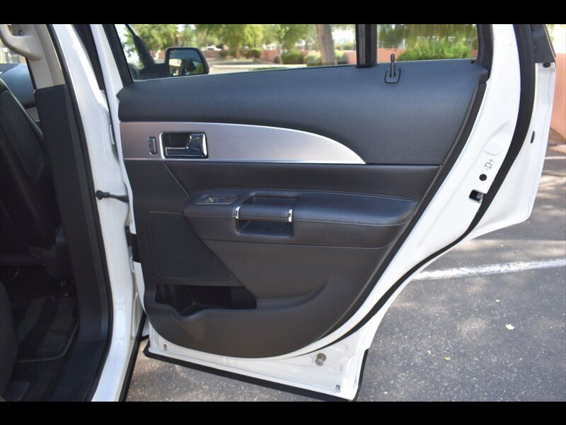 Used 2013 Lincoln MKX AWD image 27