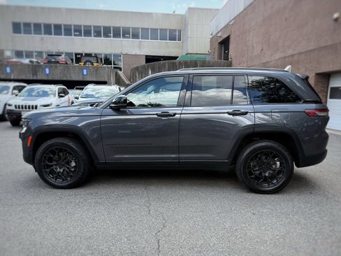 Used 2022 Jeep Grand Cherokee Limited AWD/4WD image 14