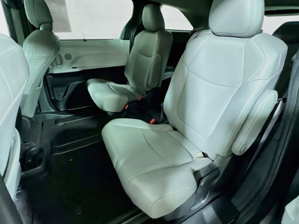 Certified 2025 Toyota Sienna XLE FWD image 22
