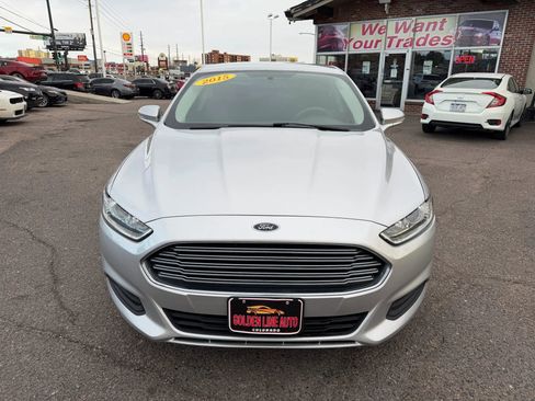 Used 2015 Ford Fusion SE image 3