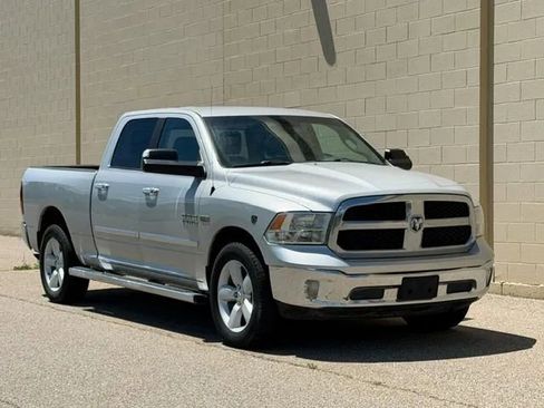 Used 2017 RAM 1500 Classic SLT AWD/4WD image 2
