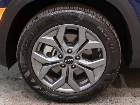 Used 2025 Kia Seltos LX AWD/4WD image 7