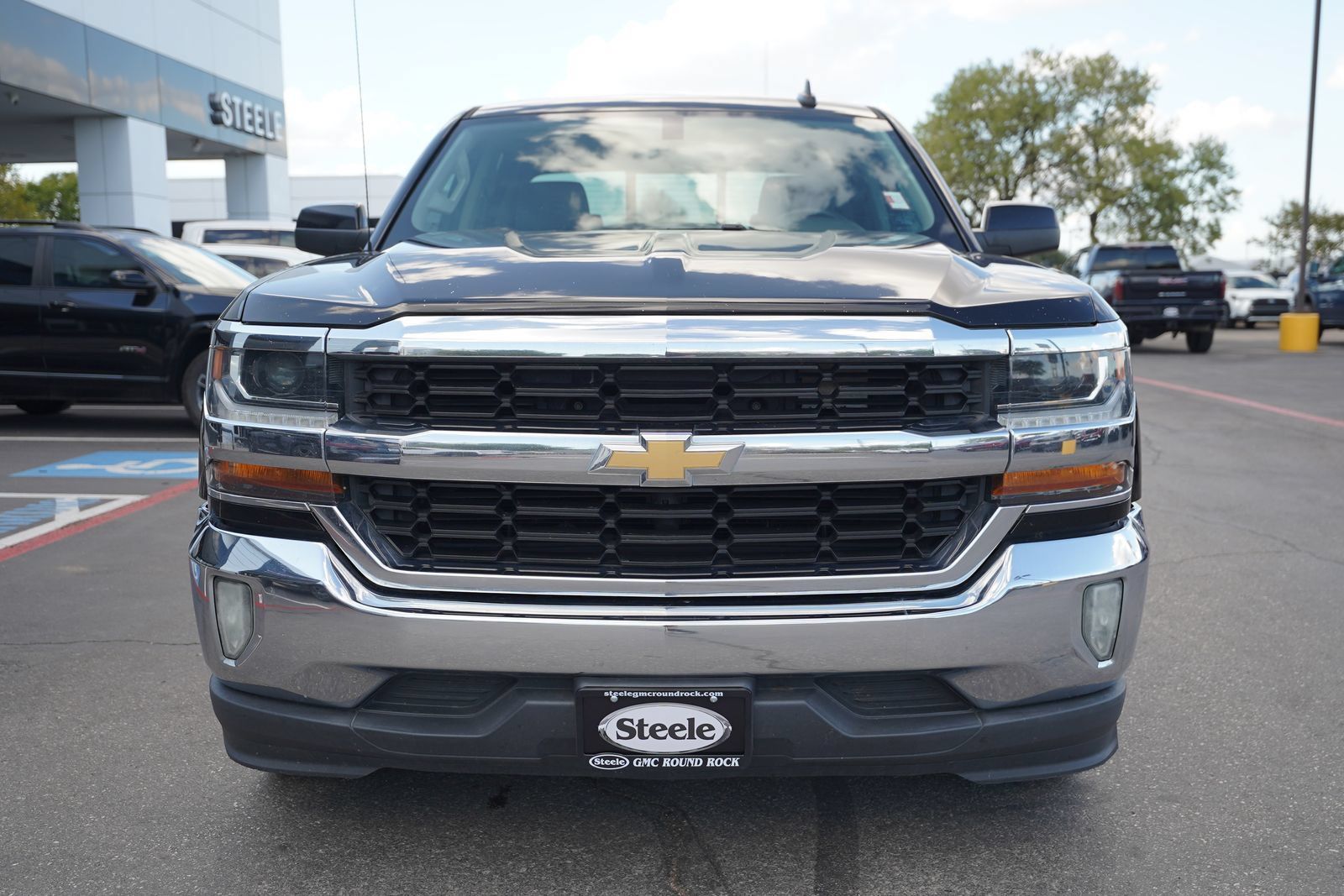 Used 2018 Chevrolet Silverado 1500 LT w/ Texas Edition RWD image 2