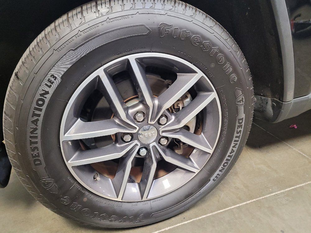 Used 2018 Jeep Grand Cherokee Laredo RWD image 31