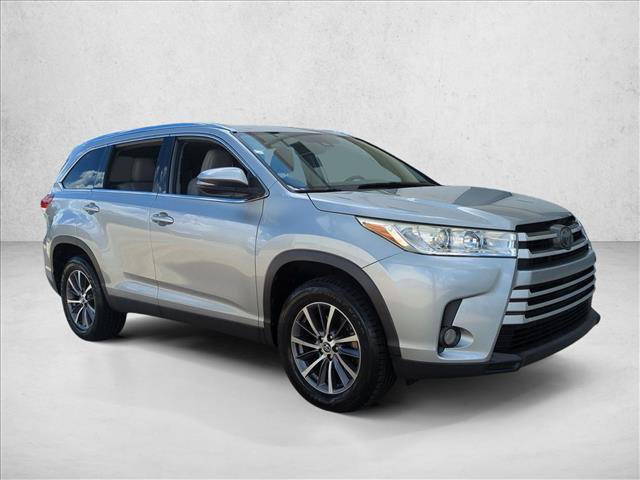 Used 2019 Toyota Highlander XLE FWD image 3