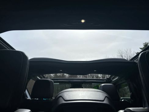 Used 2025 Jeep Wrangler Sahara image 37