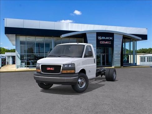 New 2026 GMC Savana 4500 image 8