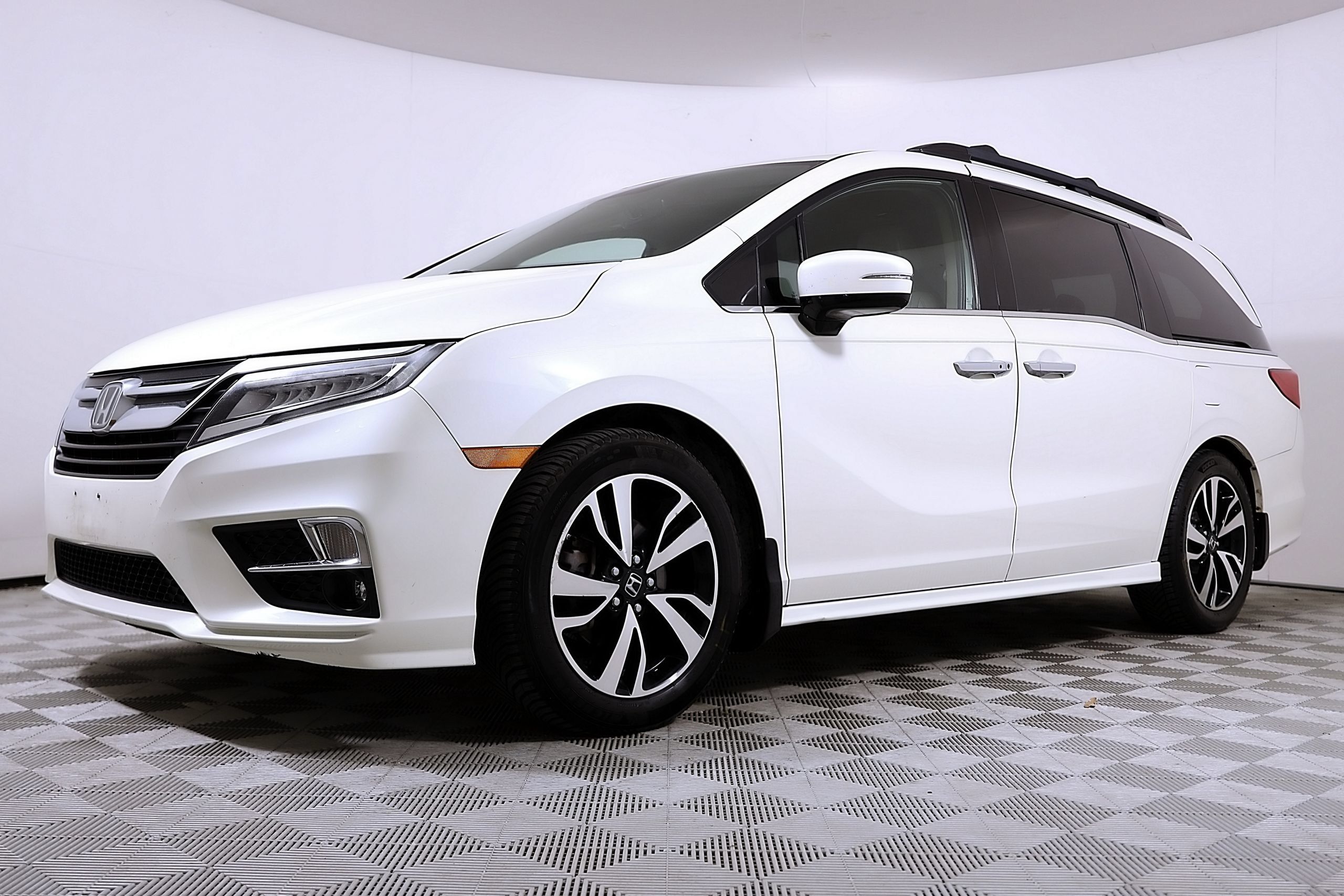 Used 2019 Honda Odyssey Elite image 2